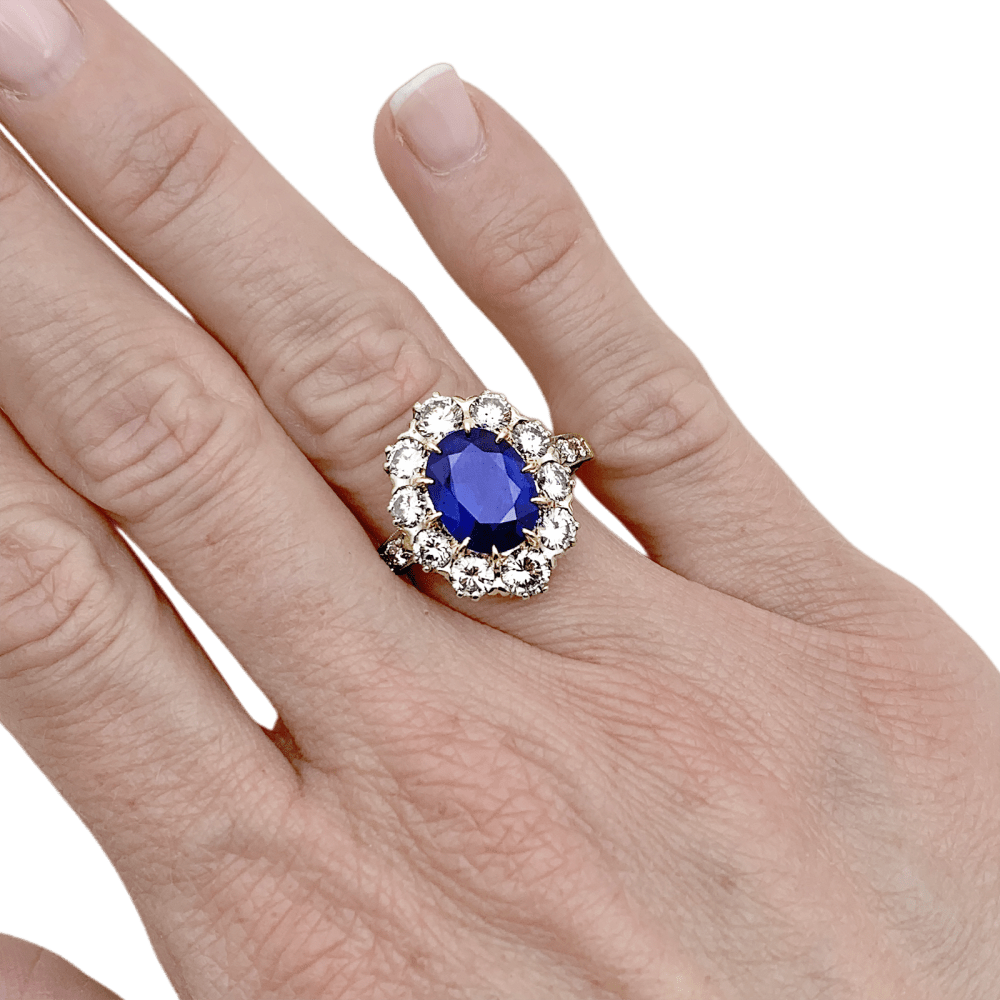 Bague en or jaune et blanc, saphir, diamants. 6