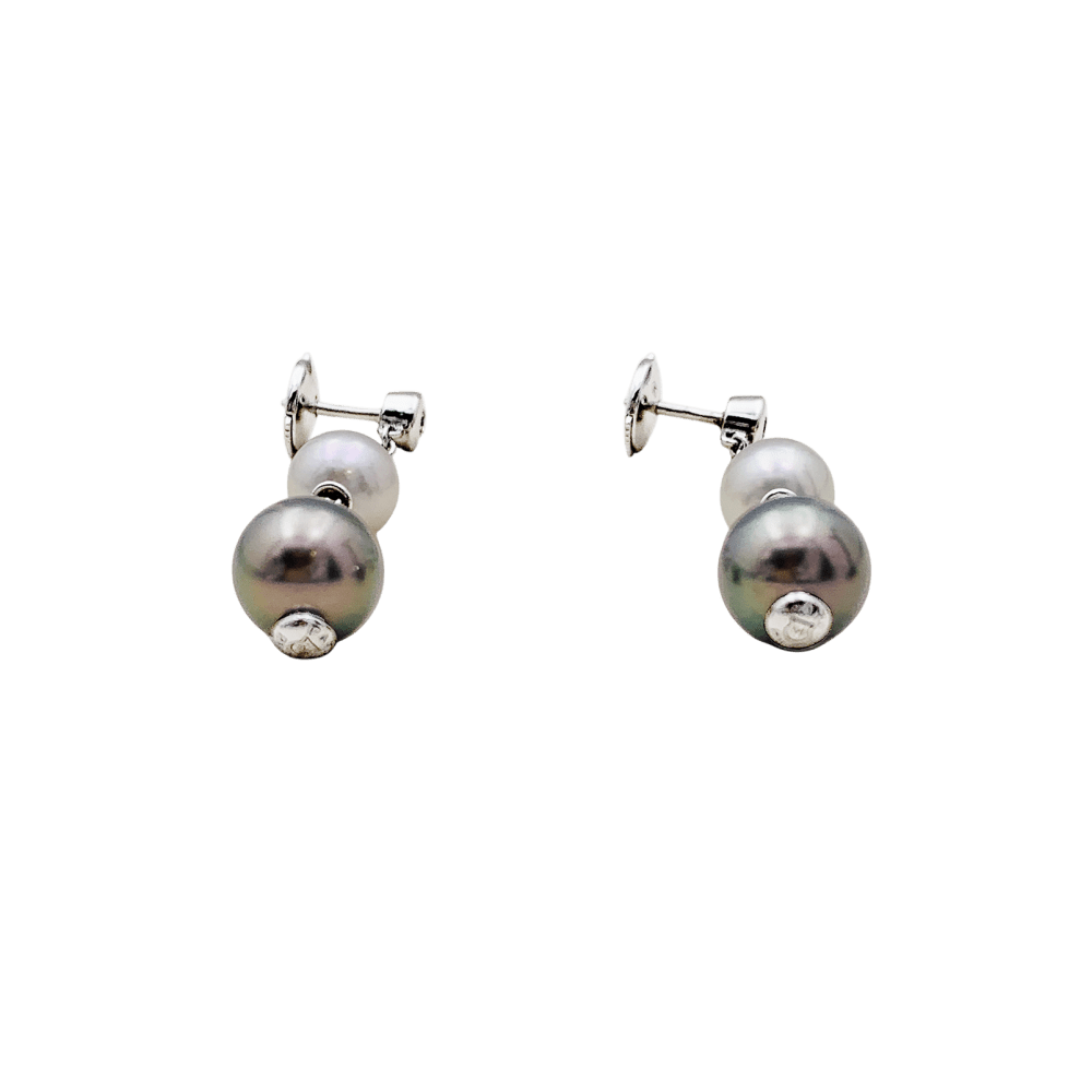 Boucles d'oreilles Mikimoto, or blanc, perles et diamants. 4