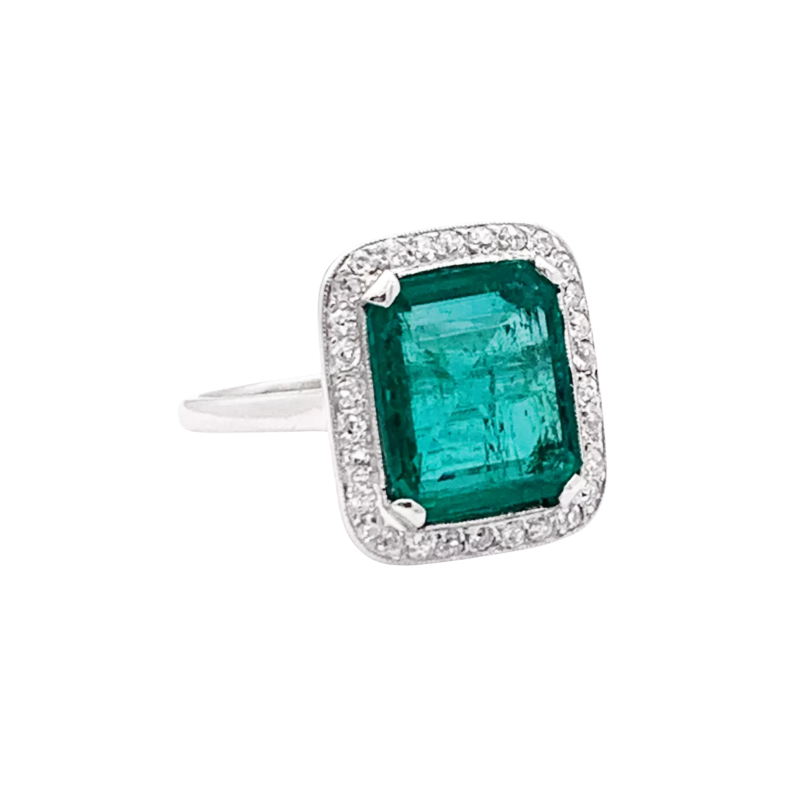 Bague ancienne, émeraude, platine et diamants. 2
