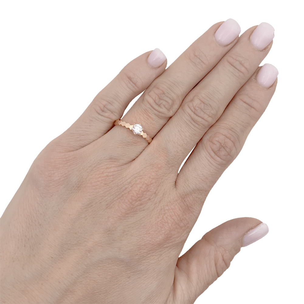 Bague CHAUMET "Bee" en or rose et diamant. 6