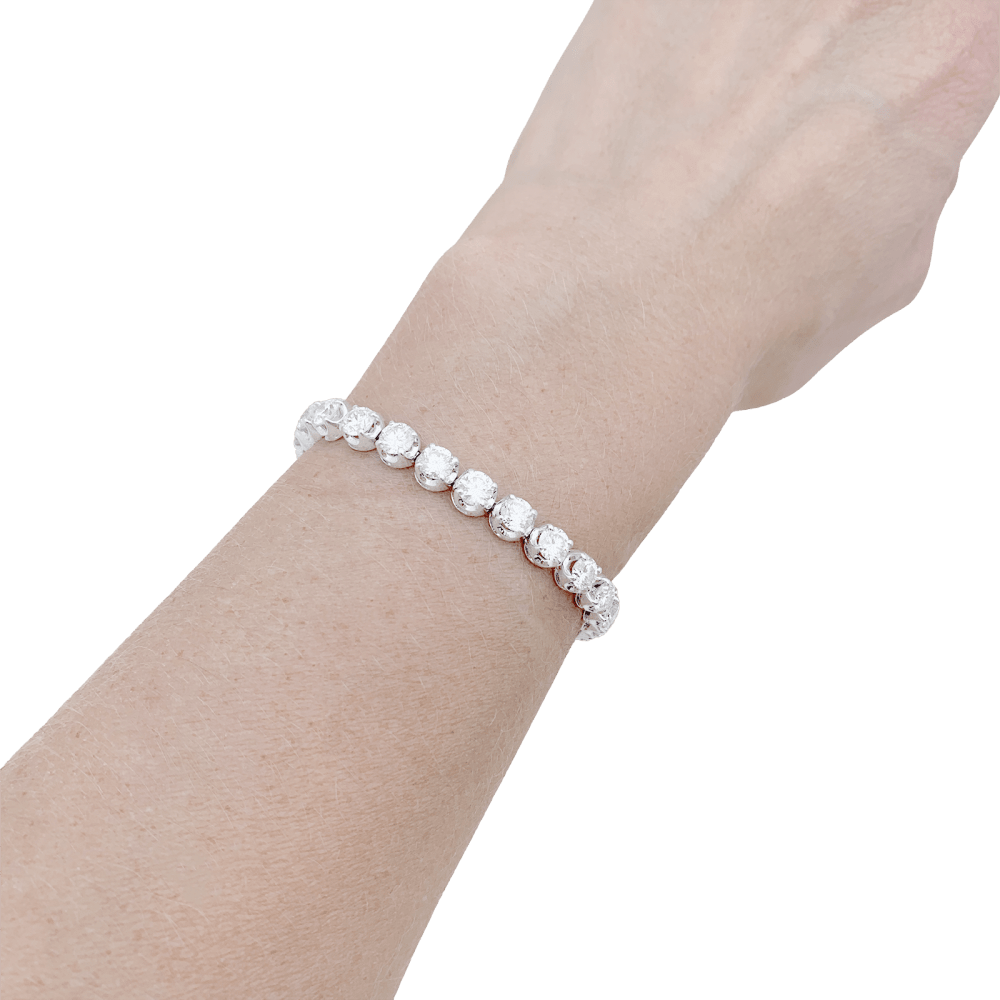 Bracelet ligne, or blanc et diamants. 5