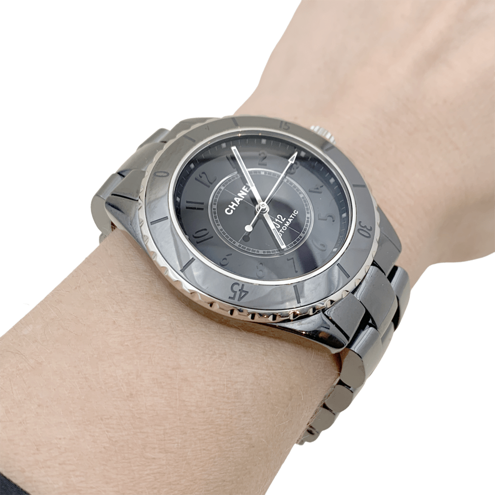 Montre Chanel, "J12 Phantom", céramique noire, acier. 7
