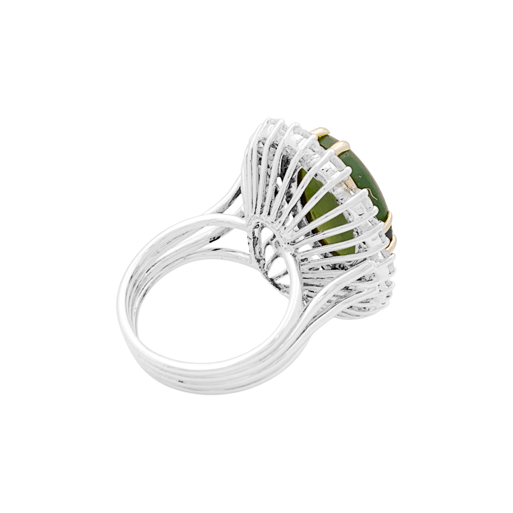 Bague or blanc, jade néphrite et diamants. 4