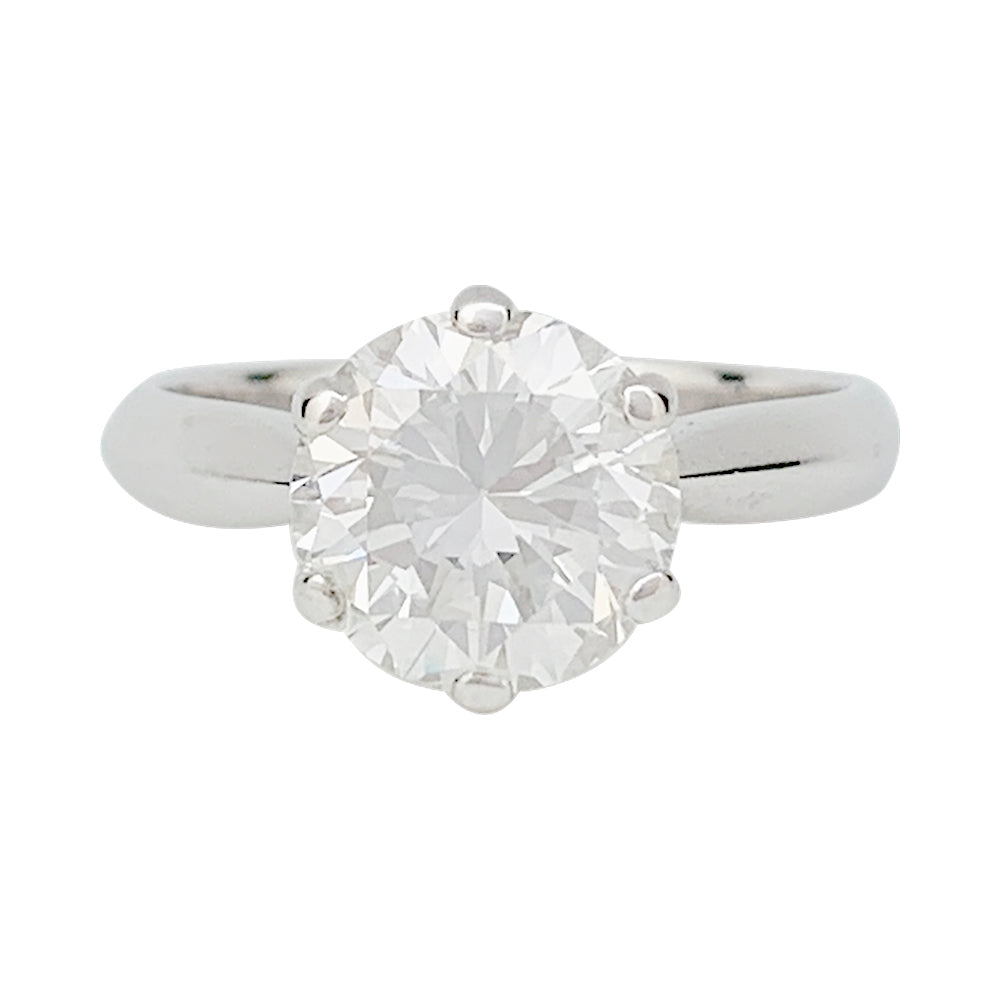 Une bague en or blanc 750/000 centrée d’un diamant de 2,52 carats, G, SI2. HRD: 20034662201. Poids brut: 4,8 grammes. 1