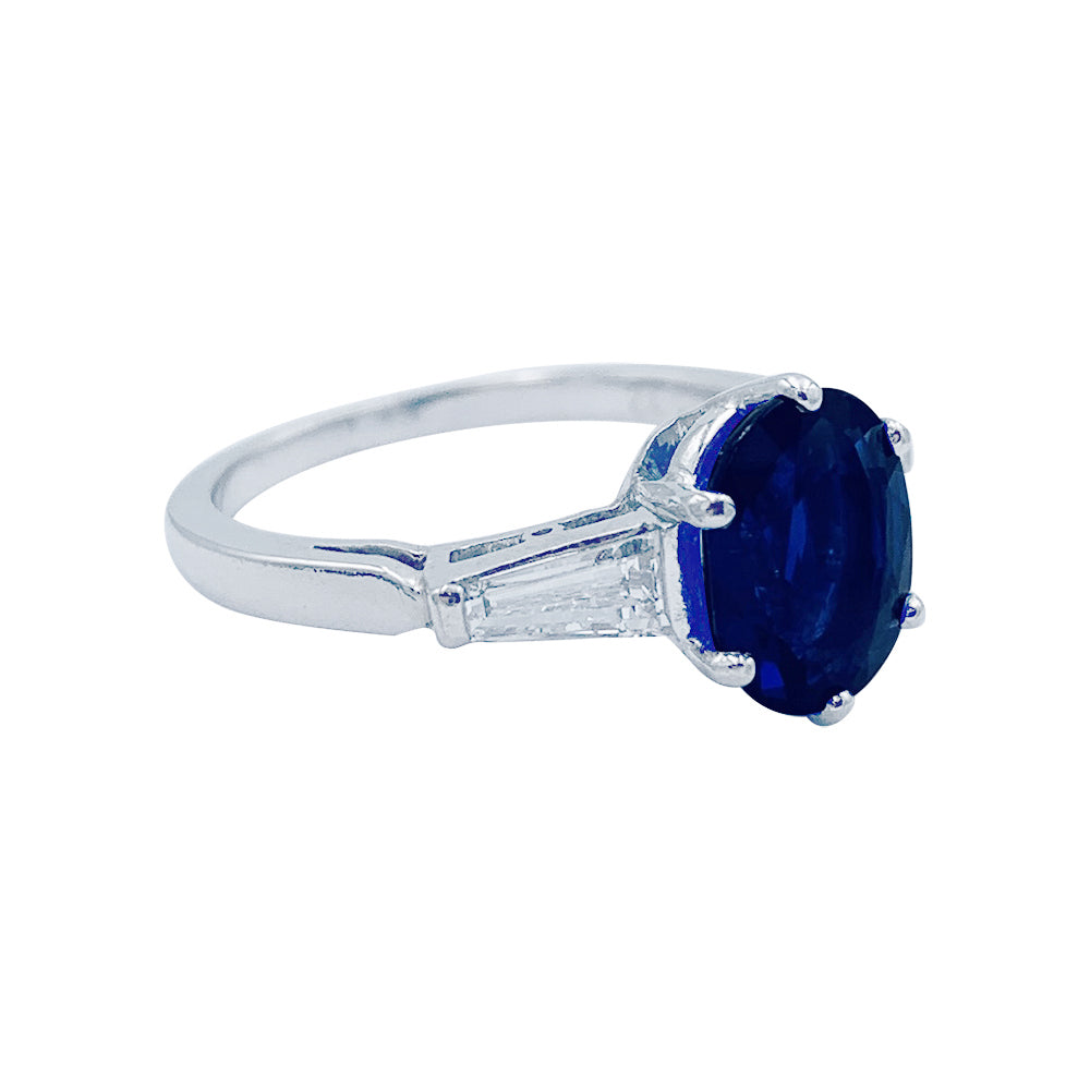 Bague saphir, platine et diamants. 5