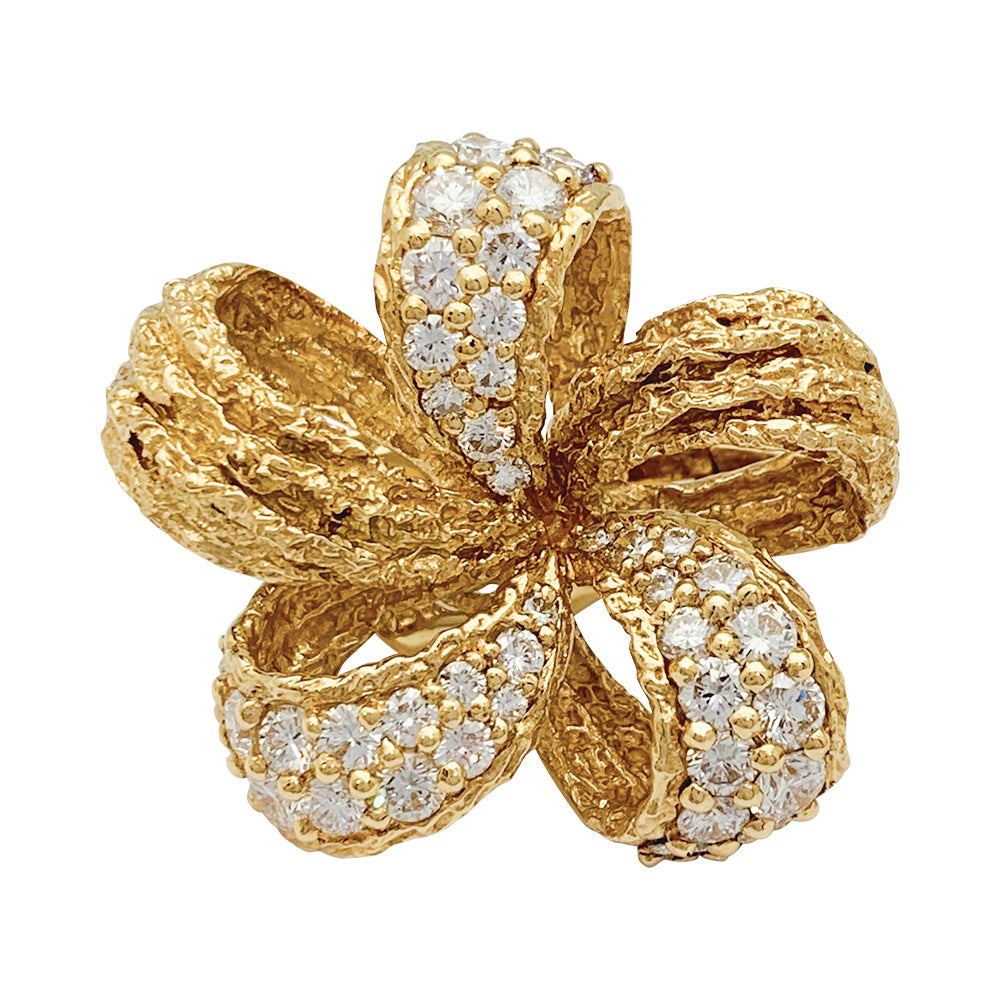 Grosses boucles d’oreilles fleurs M.Gérard en or jaune et diamants 7