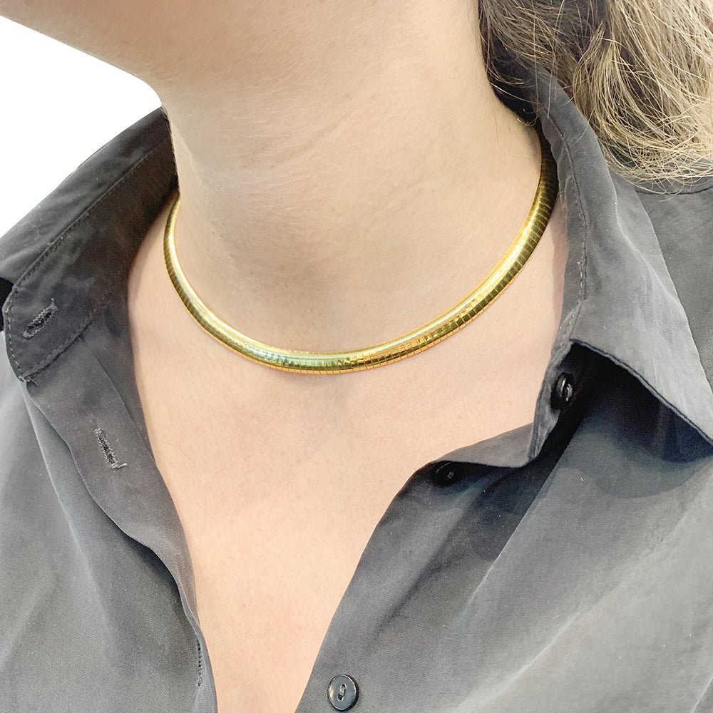 Collier vintage omega or jaune. 5