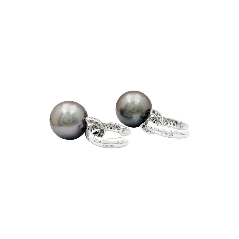 Boucles d'oreilles perles de Tahiti et diamants. 4