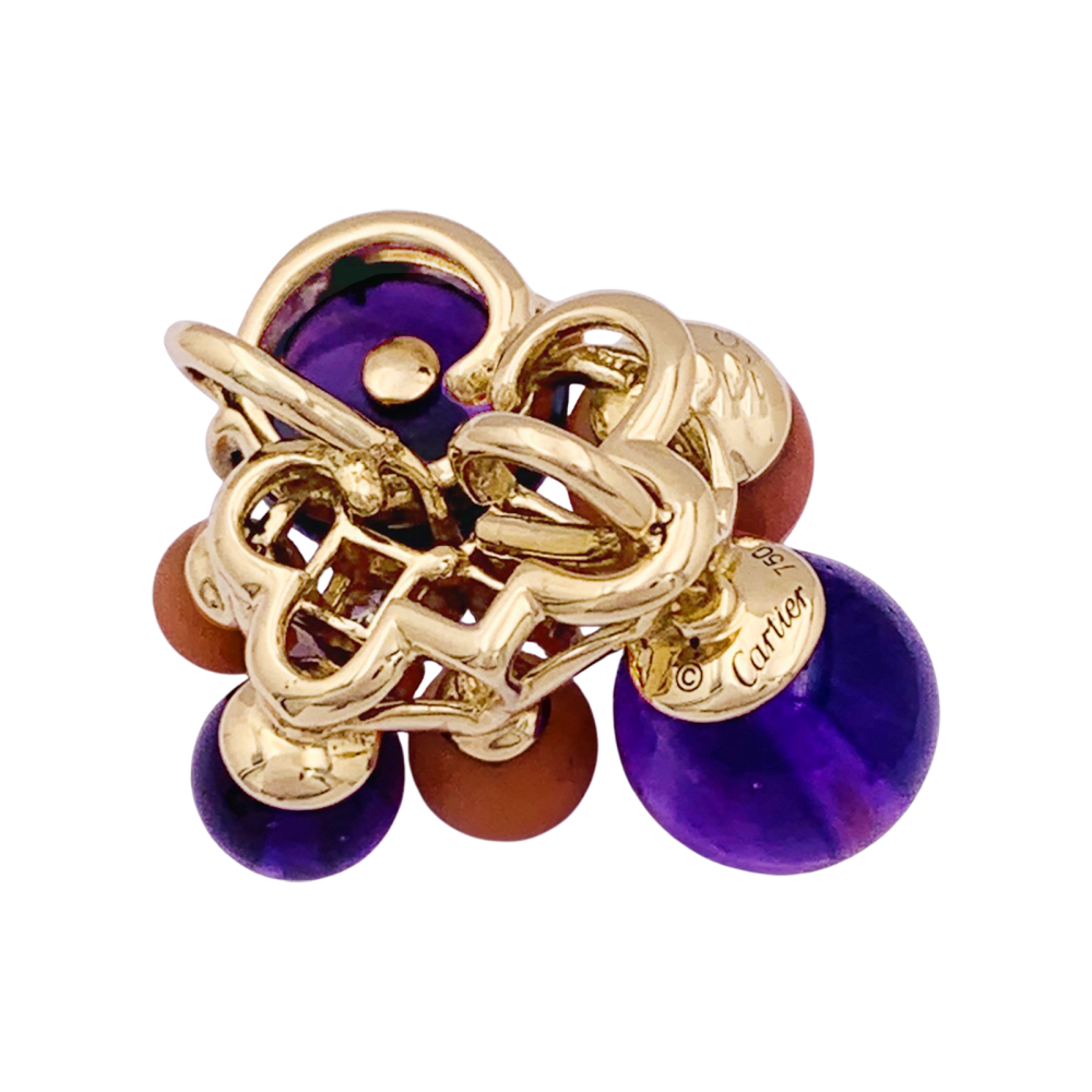 Pendentif Cartier "Délices de Goa" en or jaune, améthystes, corail et diamants. 4