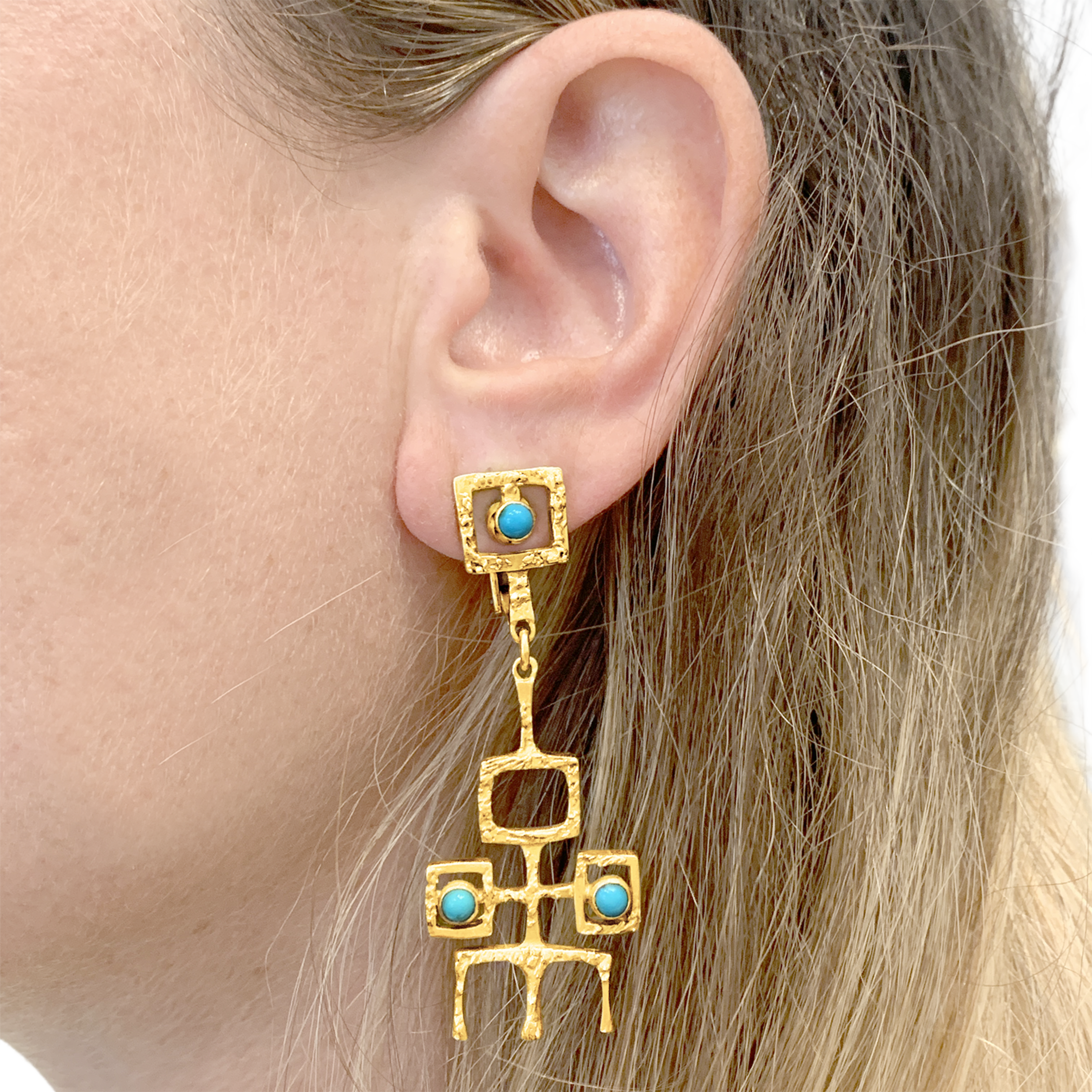 Boucles d'oreilles Vintage or jaune et turquoises cabochon. 4