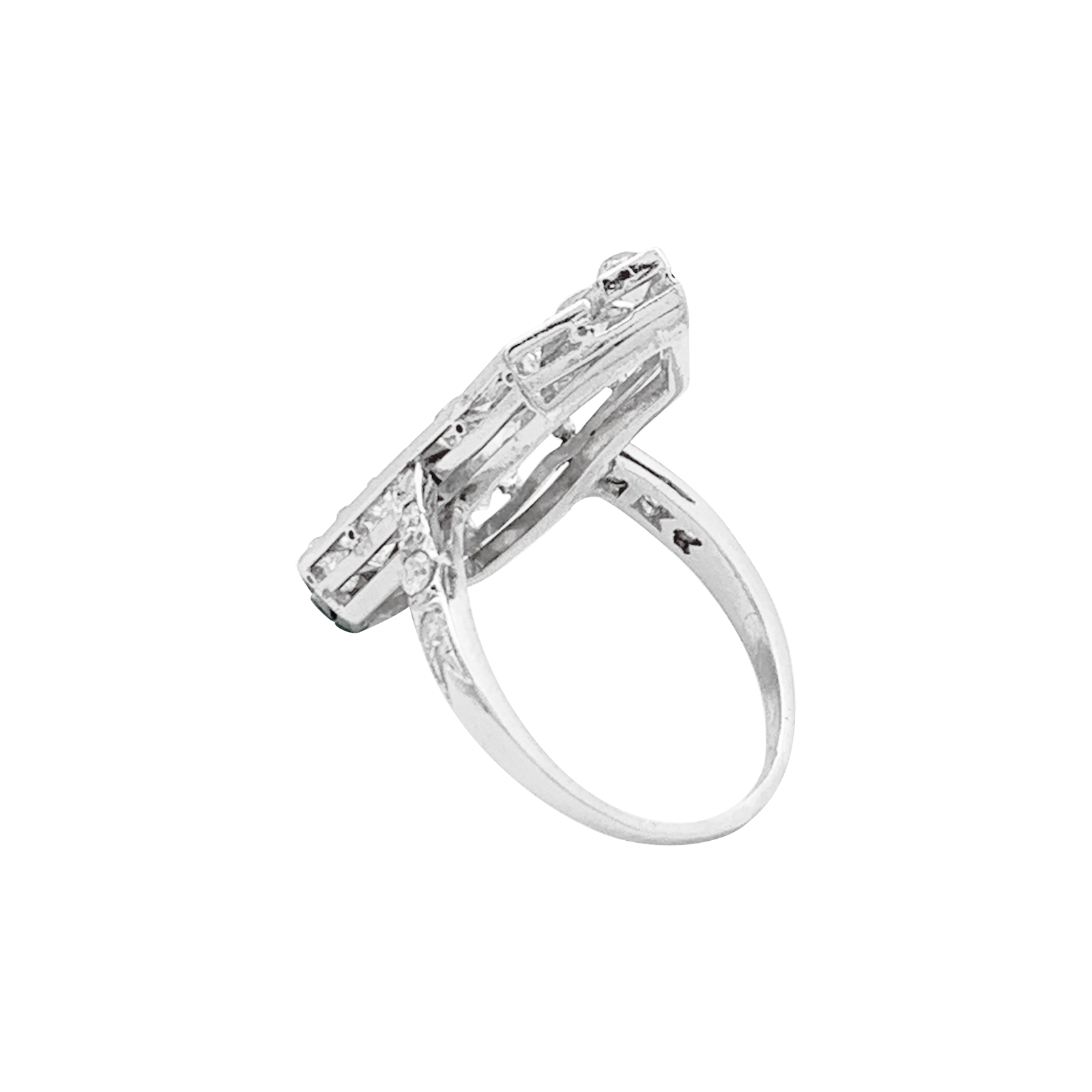 Bague Art Déco, platine et diamants. 3