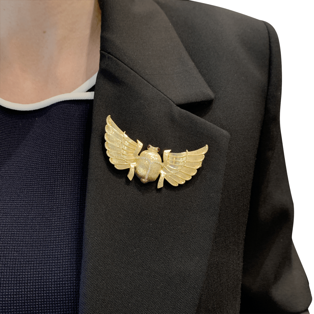 Broche "Scarabée" en or jaune, diamants et rubis. 6