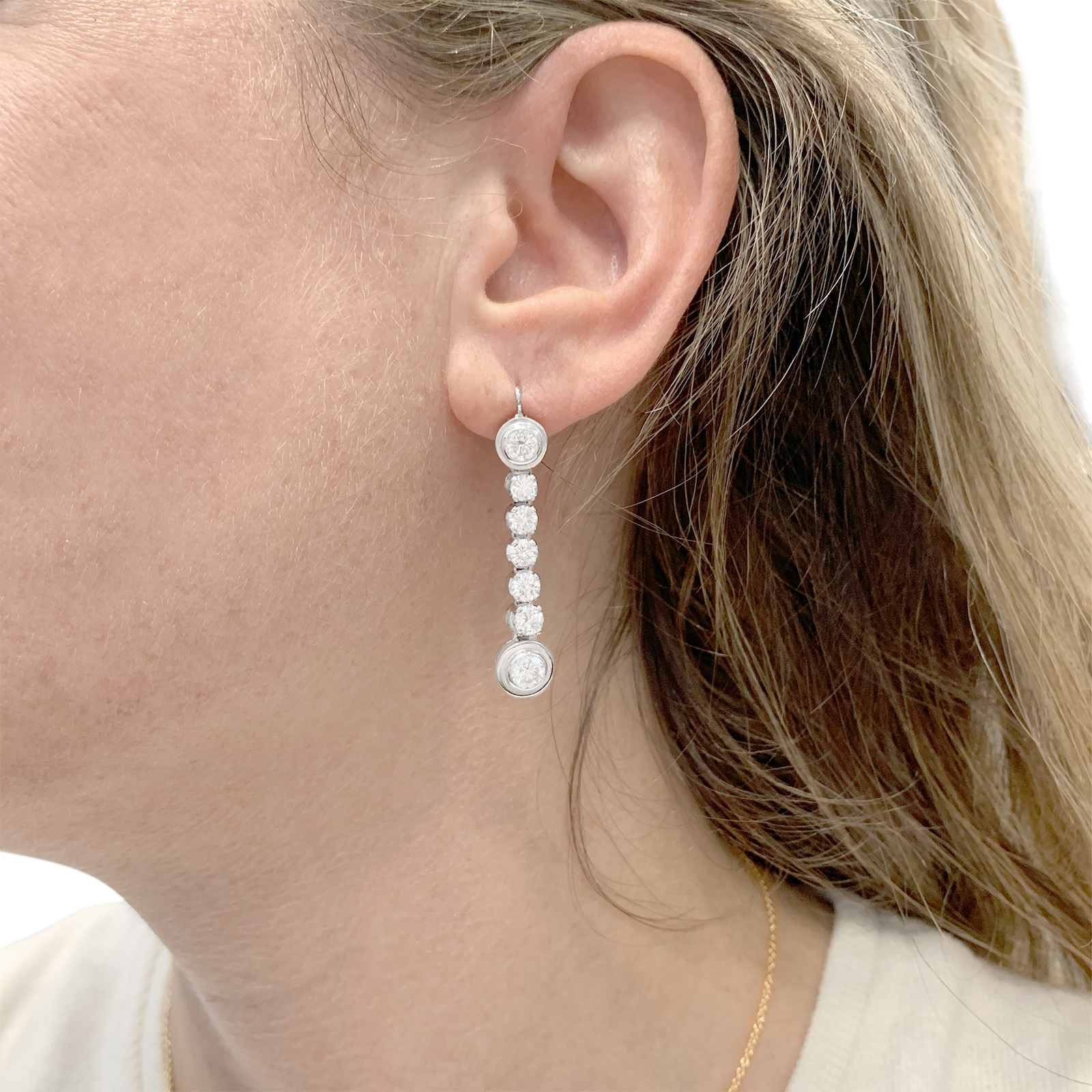 Paire de boucles d'oreilles pendantes, or blanc et diamants. 6