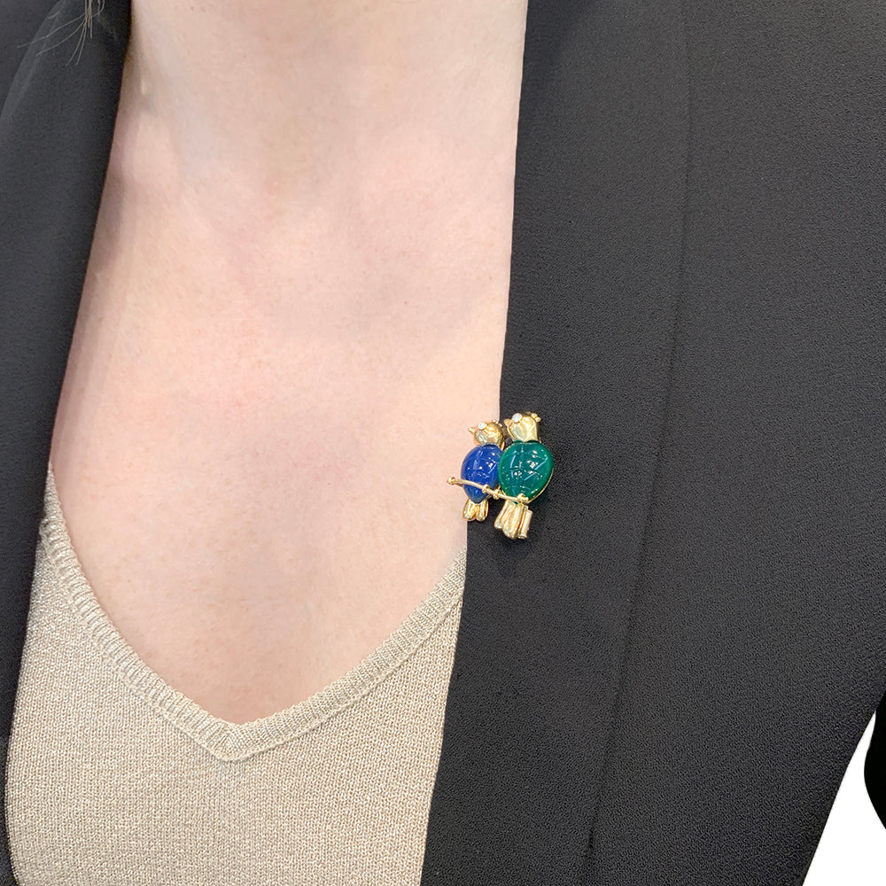 Broche Cartier "Inséparables" or jaune, diamants, pierres de couleur. 1
