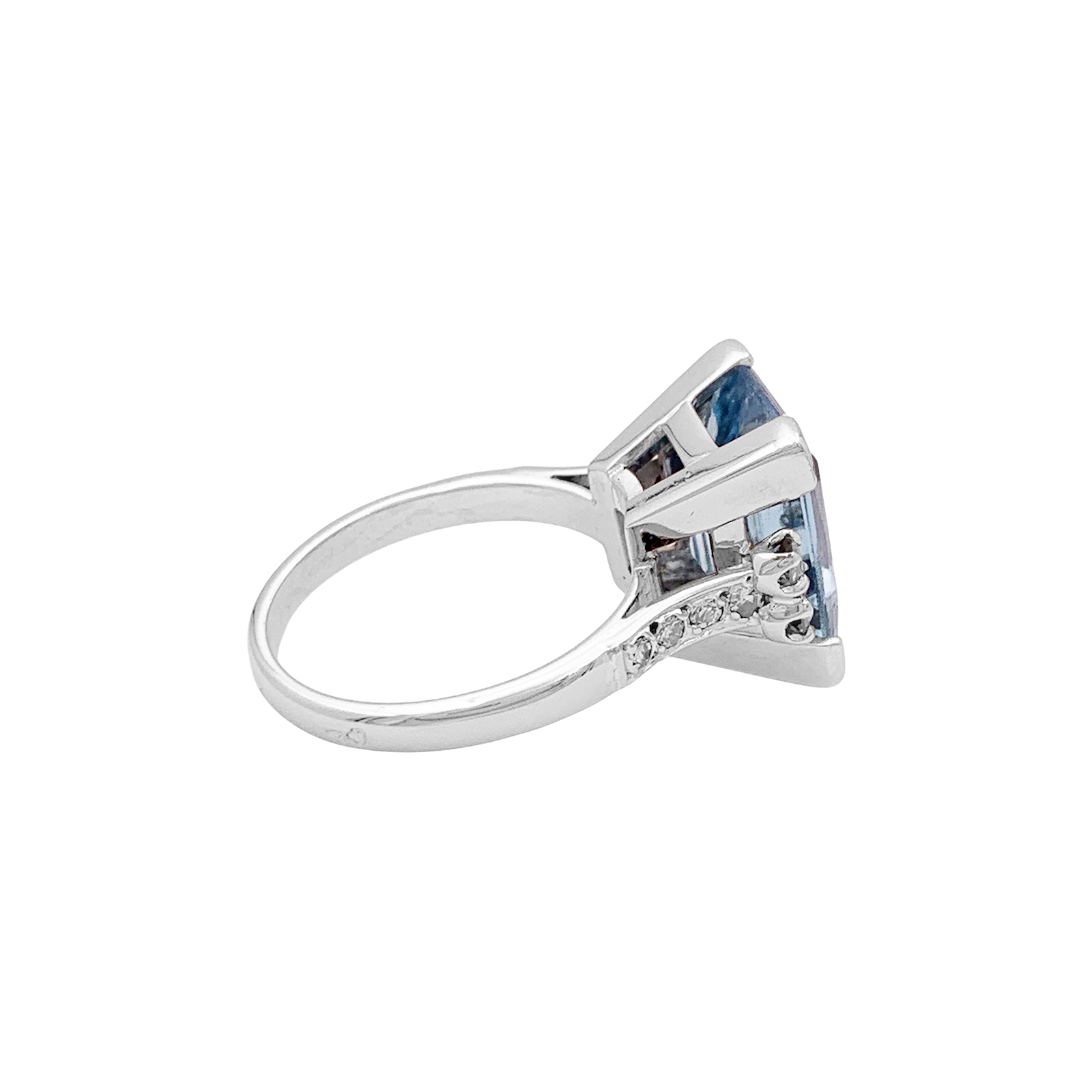 Bague cocktail or blanc et platine, aigue-marine et diamants. 3