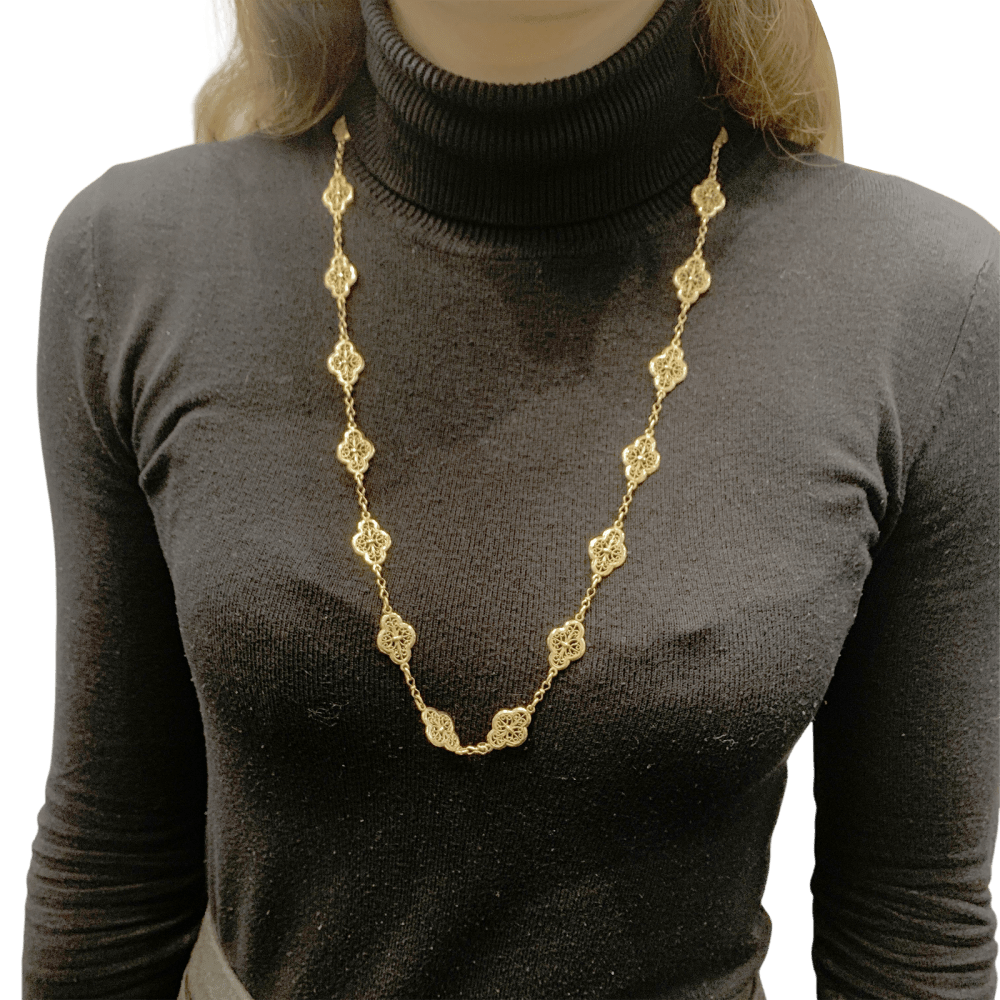 Sautoir motifs filigranés en or jaune. 7