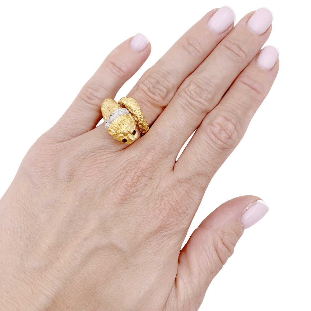 Bague LALAOUNIS, "Animal Head", deux ors, diamants et rubis. 6