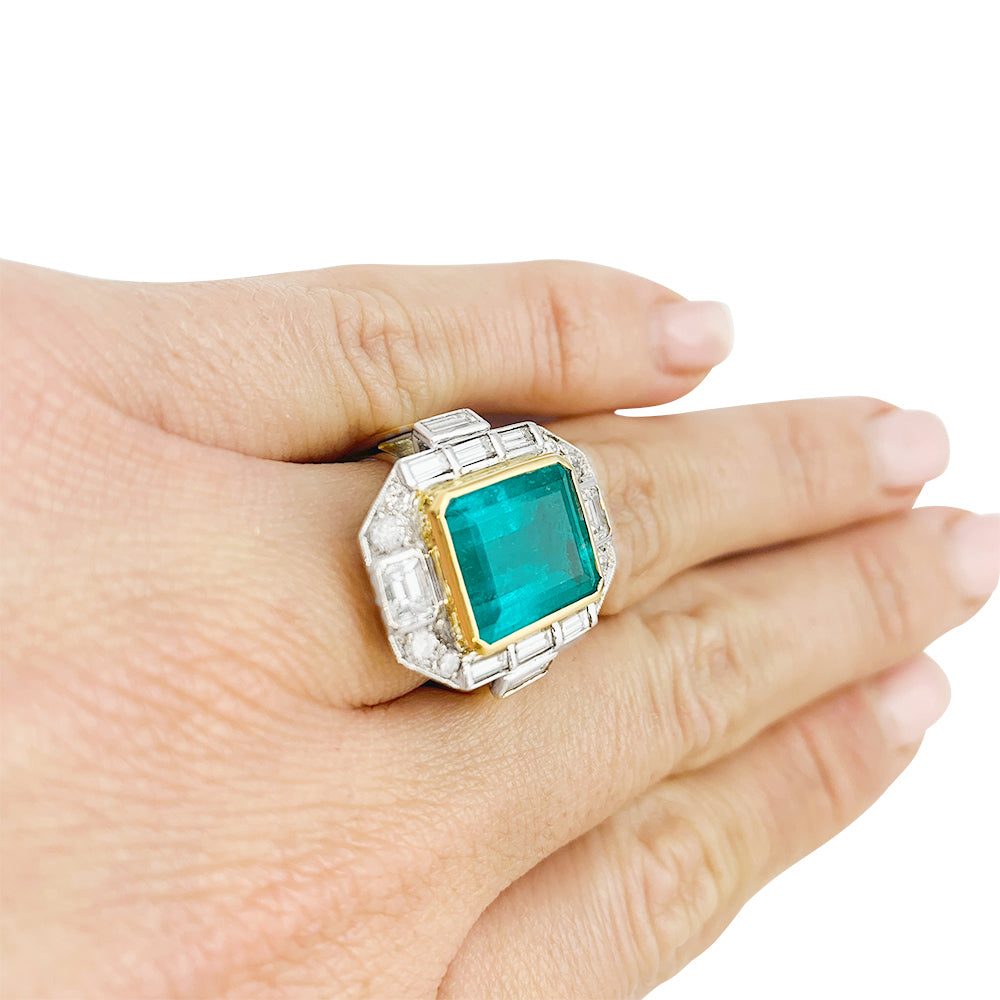 Bague deux ors émeraude et diamants. 10