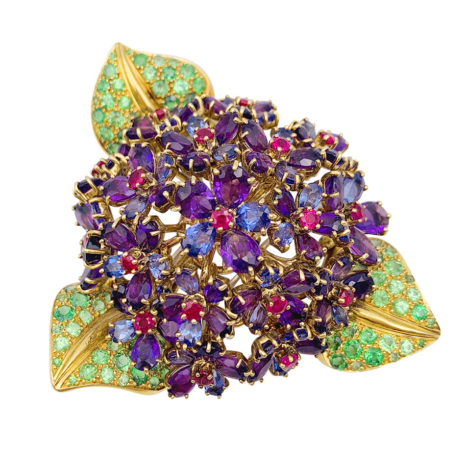 Clip René Boivin,"Bouquet de Violettes", or jaune, gemmes de couleur. 1