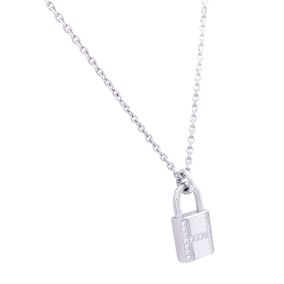 Collier Hermès "Kelly Cadenas" or blanc, diamants. 1