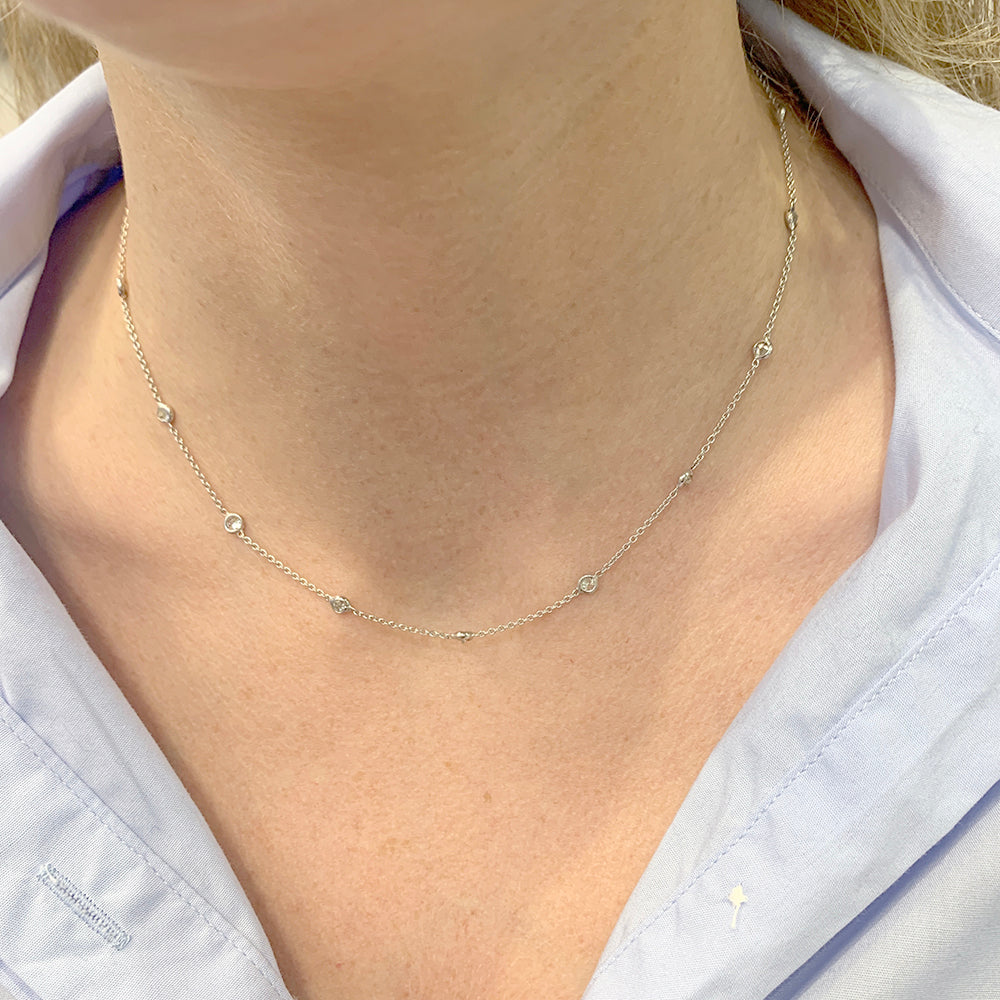 Collier gouttière en or blanc, diamants. 3