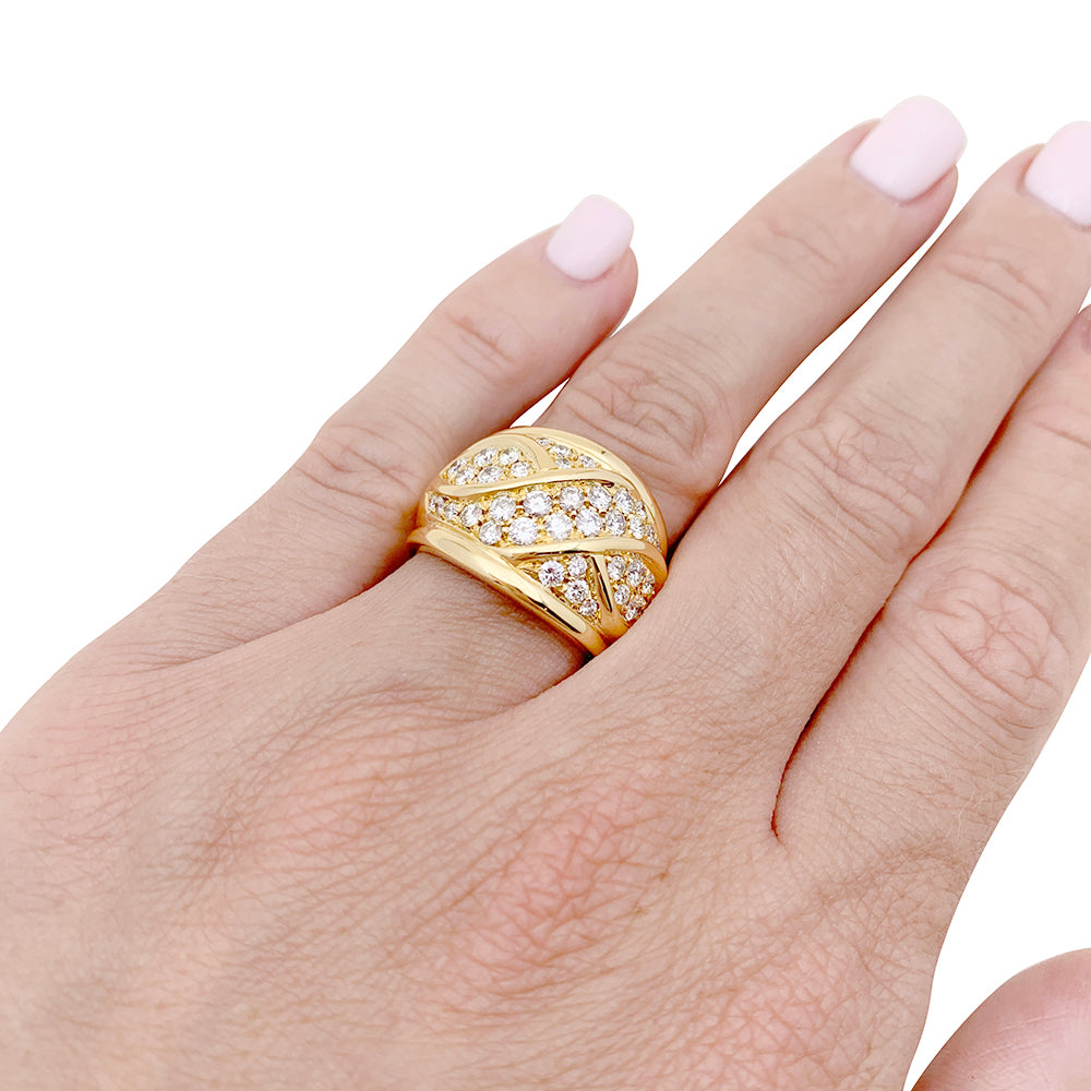 Bague pavage or jaune, diamants. 3