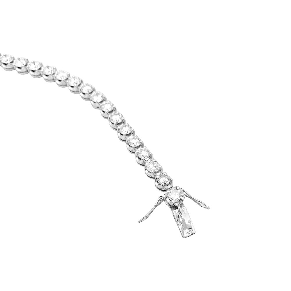 Bracelet ligne, or blanc et diamants. 4