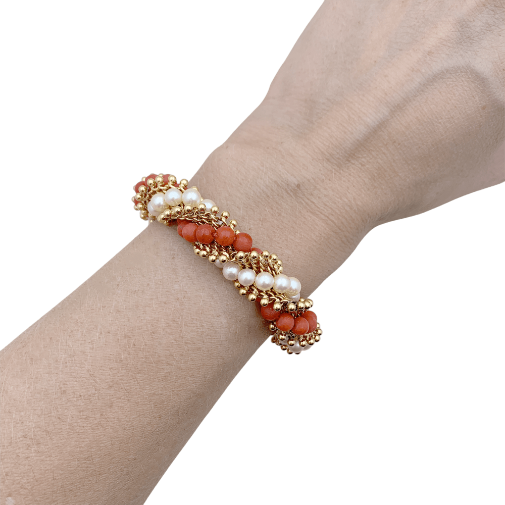 Bracelet Van Cleef & Arpels, "Twist", or jaune, corail, perles. 4