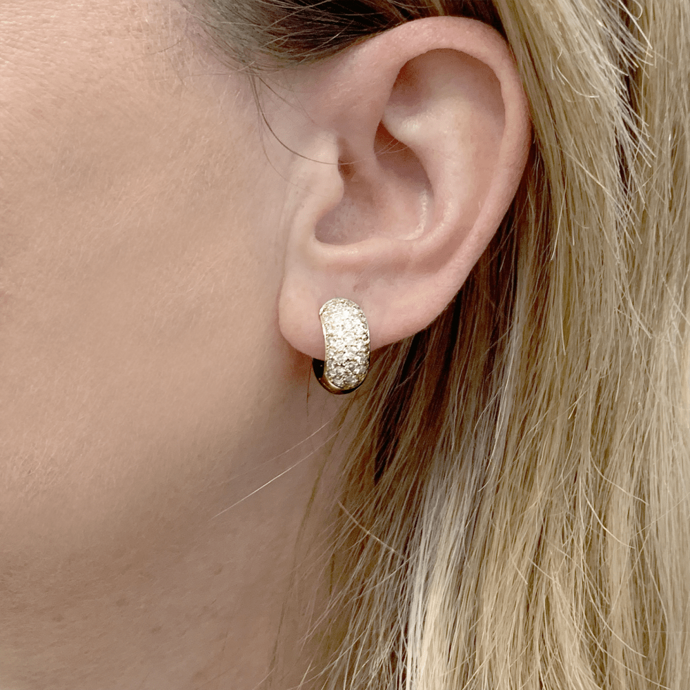 Paire de créoles or jaune, diamants. 5