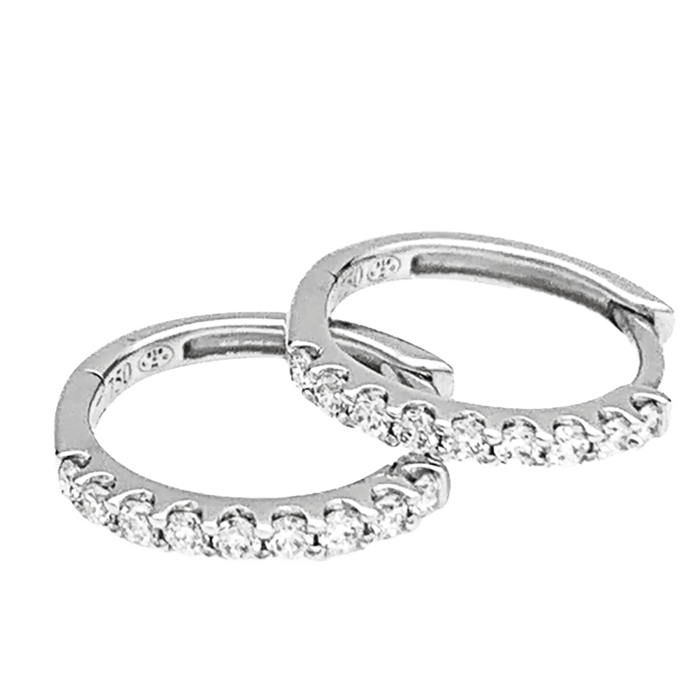 Paire de petites créoles en or blanc, diamants. 2