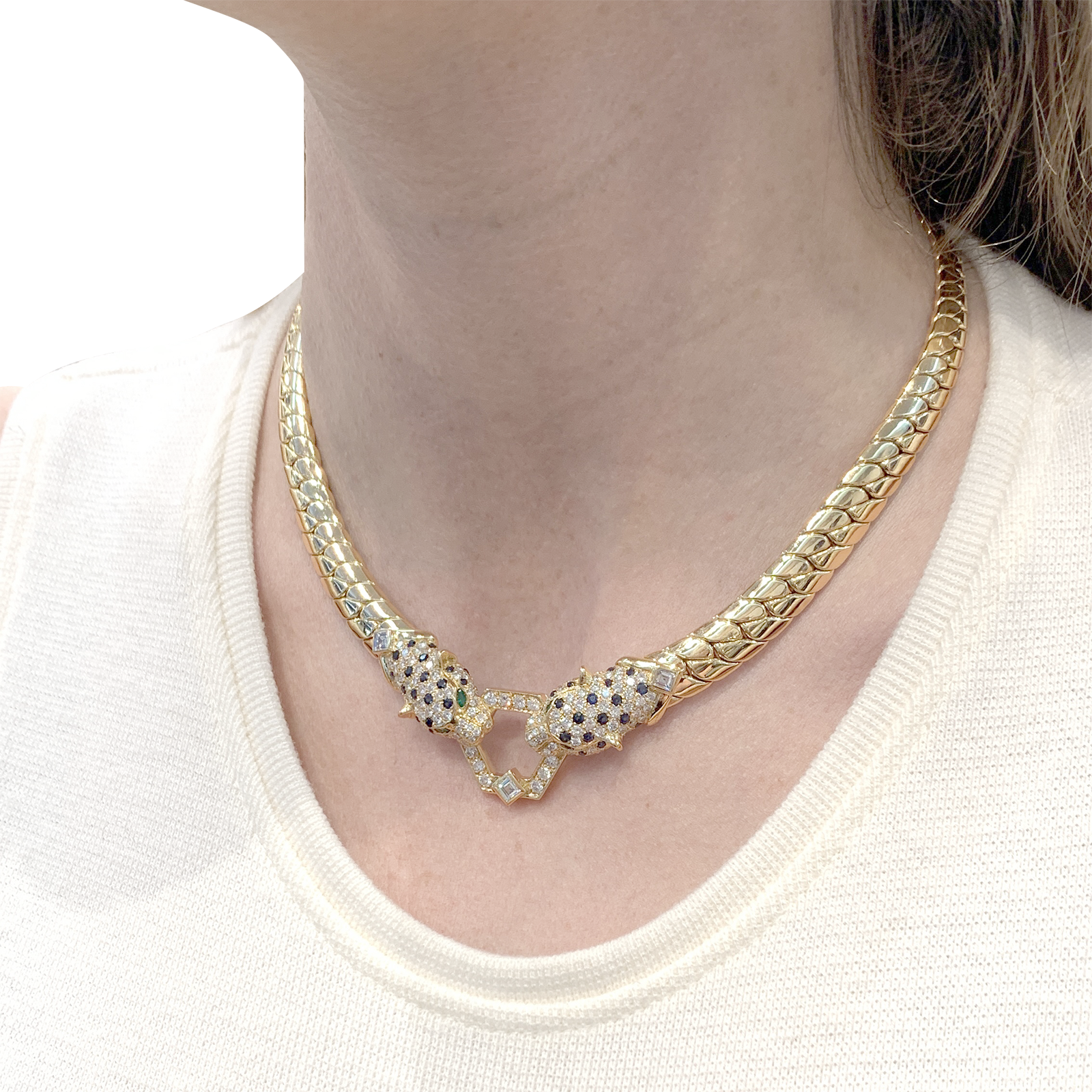 Collier O.J. PERRIN, or jaune, diamants, saphirs et émeraudes. 7