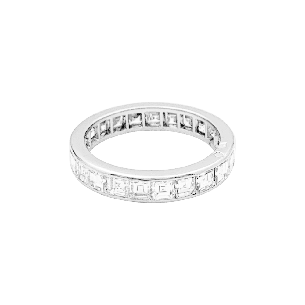 Alliance en platine et diamants. 2