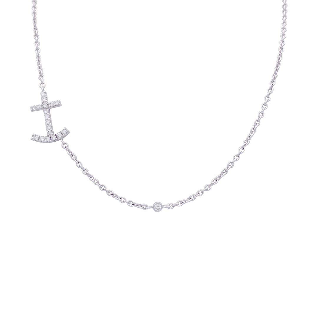 Collier or blanc et diamants.