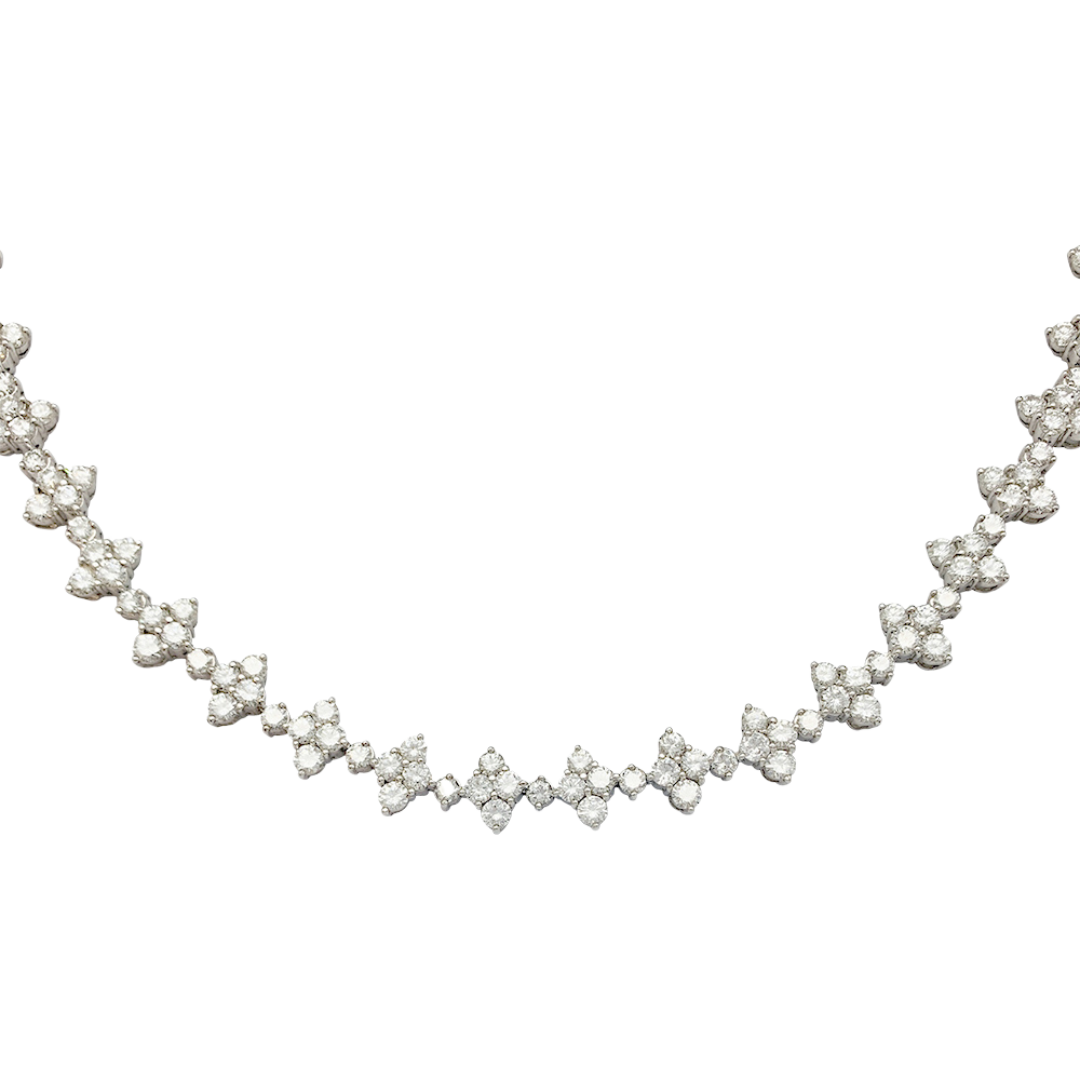 Collar de flores de oro blanco y diamantes.