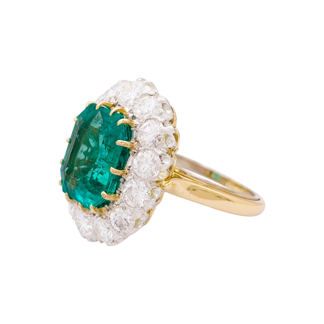 Bague Pompadour émeraude, diamants, platine et or jaune.