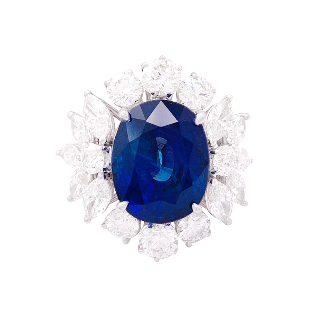 Bague or blanc, diamants, saphir.