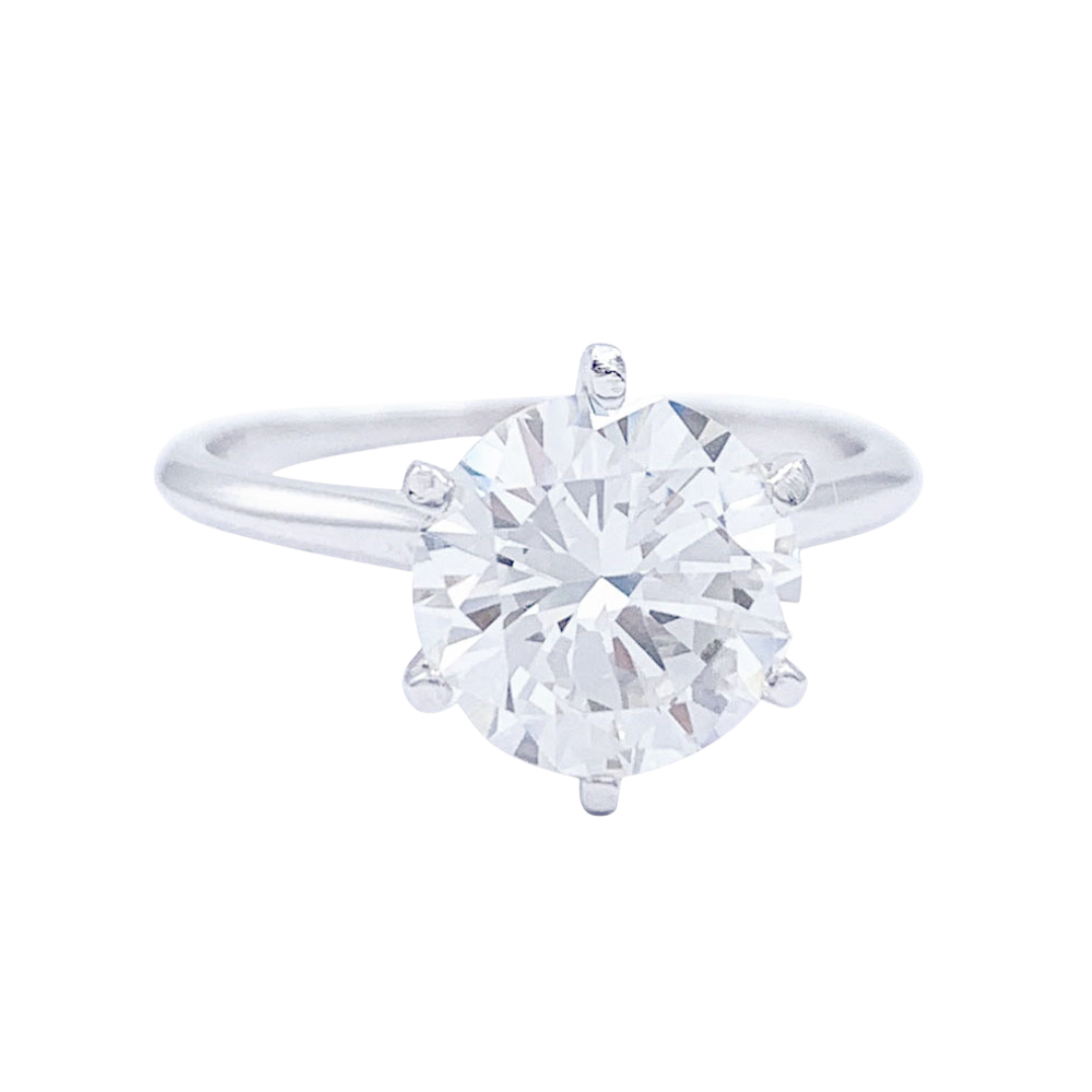 Anillo solitario de diamantes.