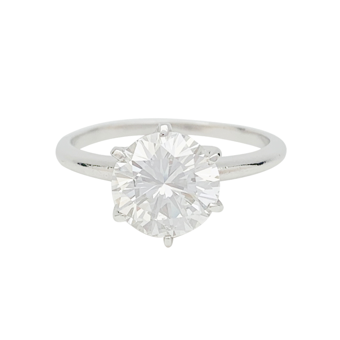 Solitaire platine et diamant, 2,23 carats.