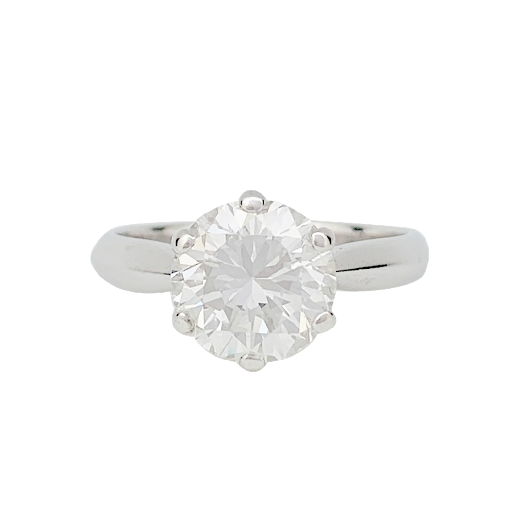 Anillo de diamantes de 2,52 quilates, en oro blanco.