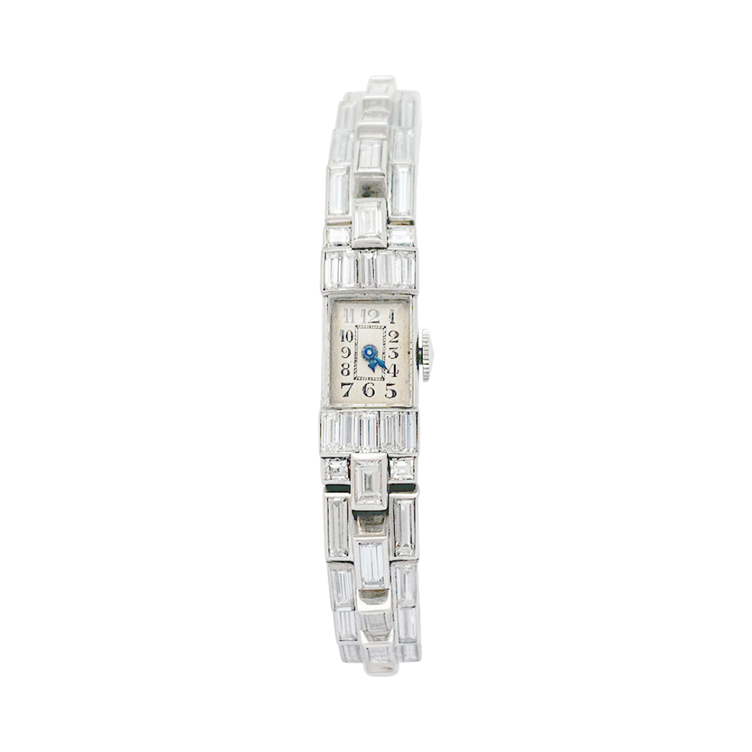 Montre Art Déco en platine et diamants.