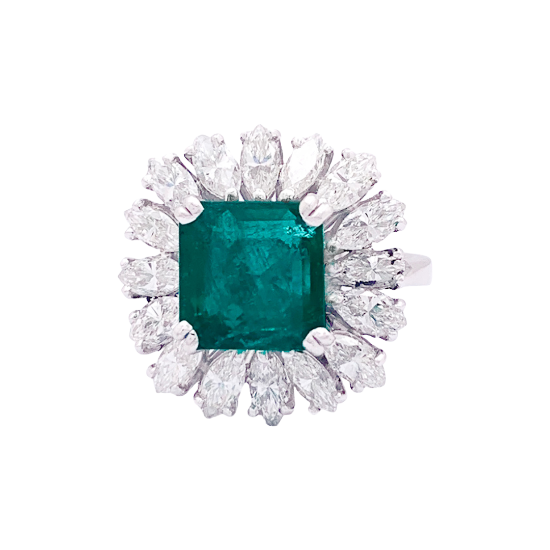 Bague or blanc, diamants, émeraude.