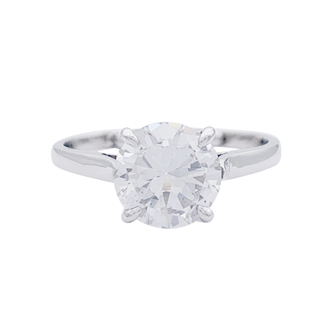 Anillo solitario de diamantes.