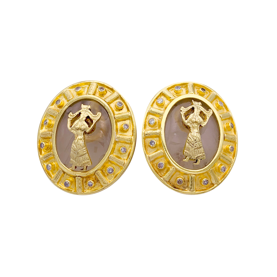 Pendientes Lalaounis, “Escudo de Aquiles”, oro amarillo, cristal de roca.