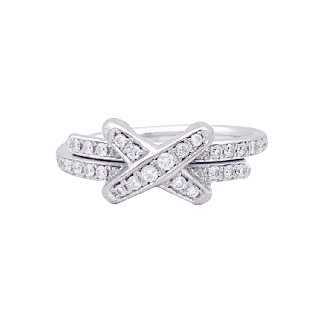 Chaumet "Jeux de Liens" ring in white gold and diamonds.