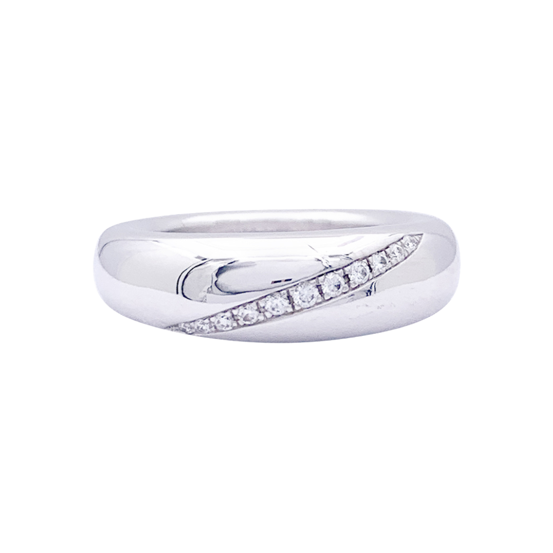 Anillo "Anneau" de Chaumet en oro blanco y diamantes.