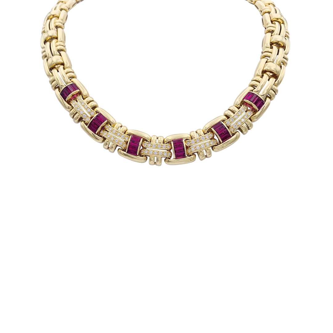 Collier Wempé en or jaune serti de rubis et de diamants.