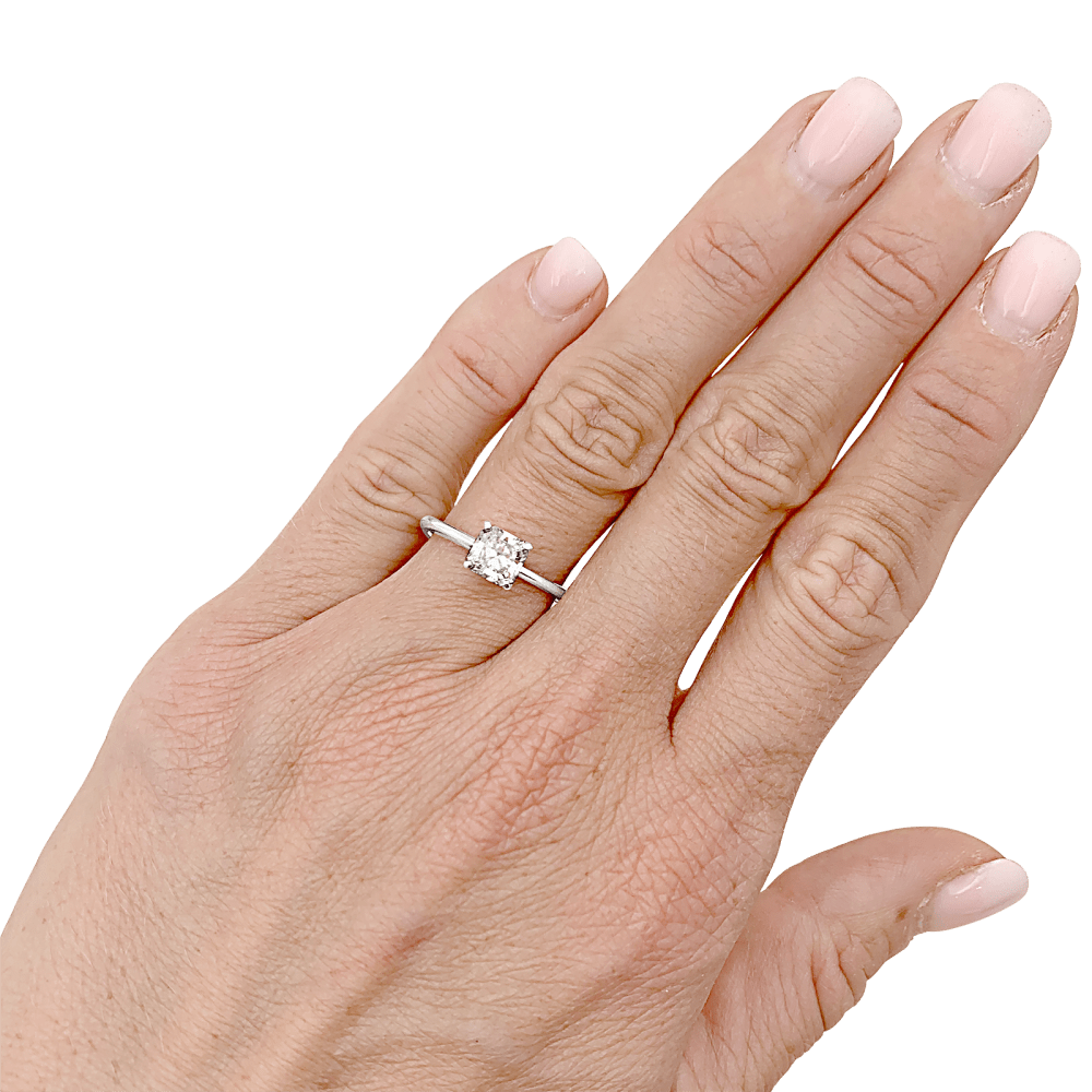 Bague solitaire Tiffany & Co, "True", platine et diamant. 6