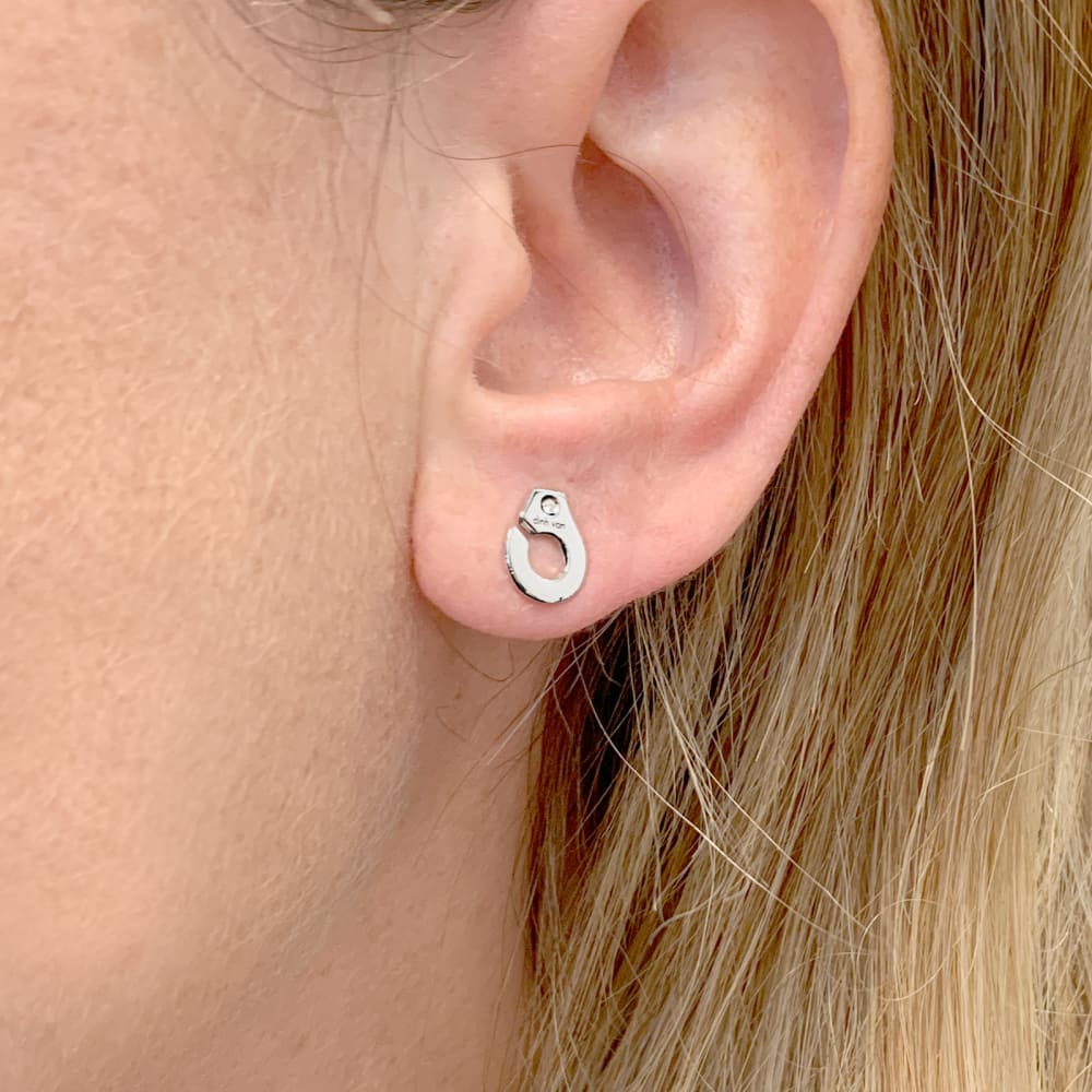 Puces d'oreilles Dinh Van, "Menottes" or blanc et diamants. 6
