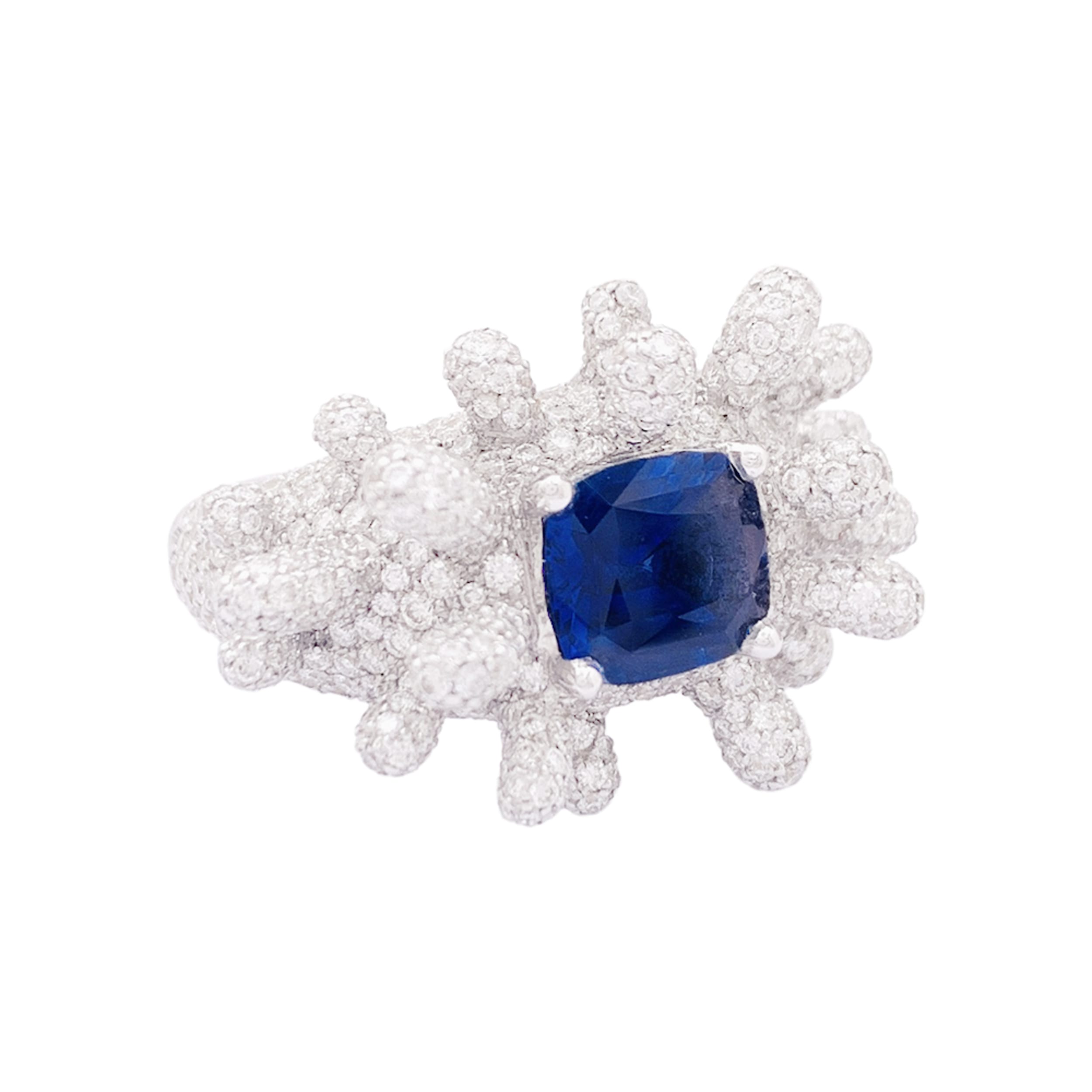 Bague Manalys en or blanc, diamants et saphir. 2