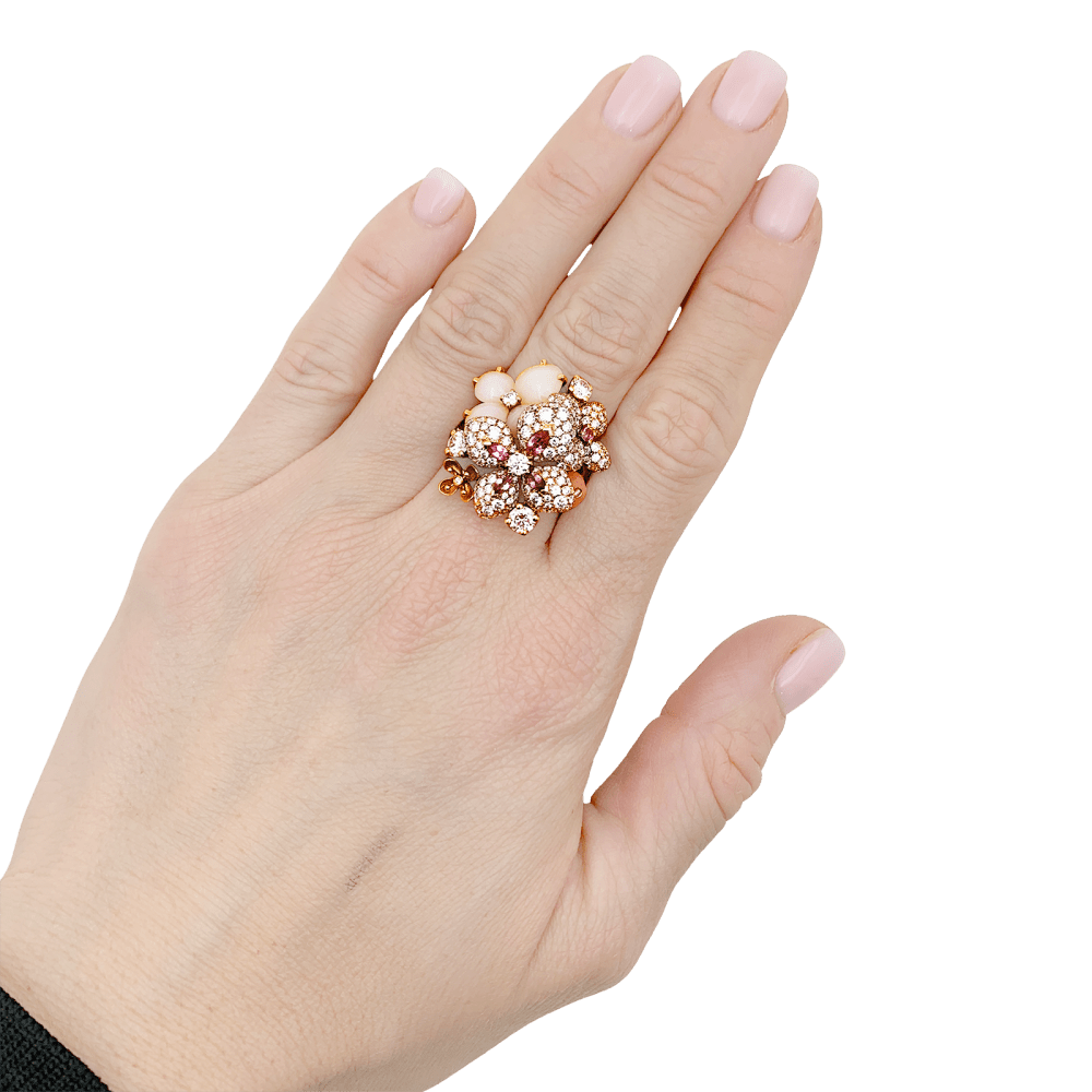 Bague Chaumet, « Hortensia Aube rosée », or rose, diamants, saphir rose et opales roses. 7